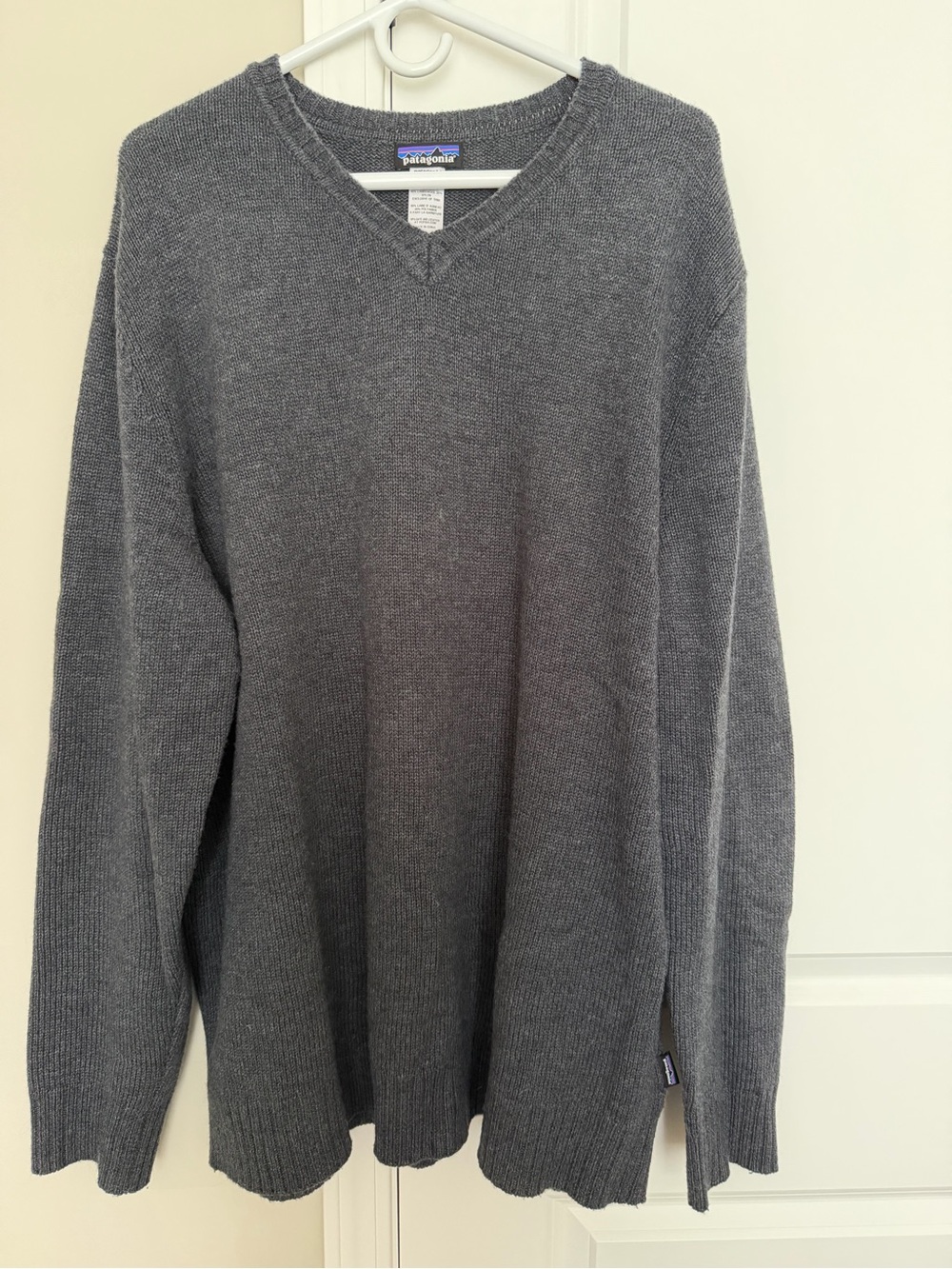Patagonia Men’s Gray Lambswool V-Neck Sweater XL